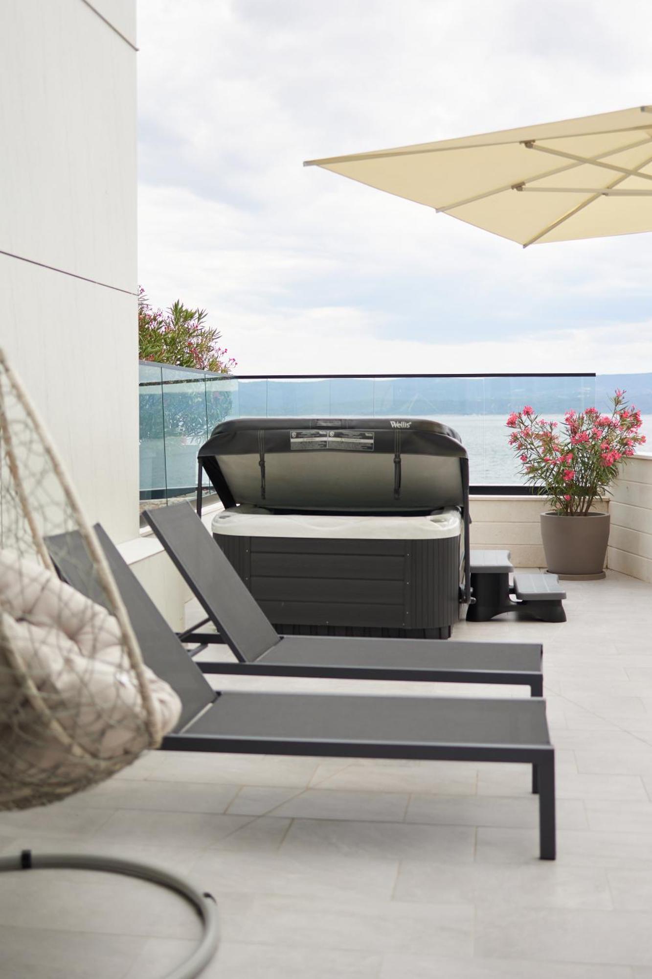 Hotel Medistone Omis Bagian luar foto