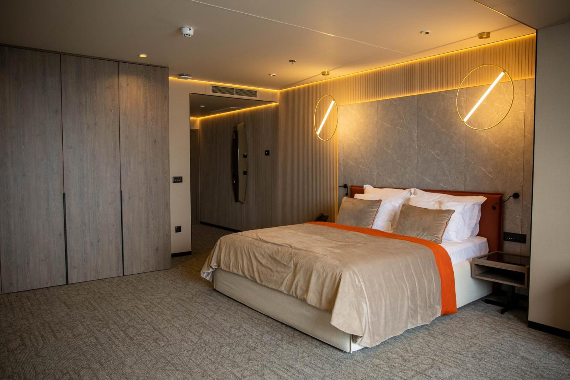 Hotel Medistone Omis Bagian luar foto