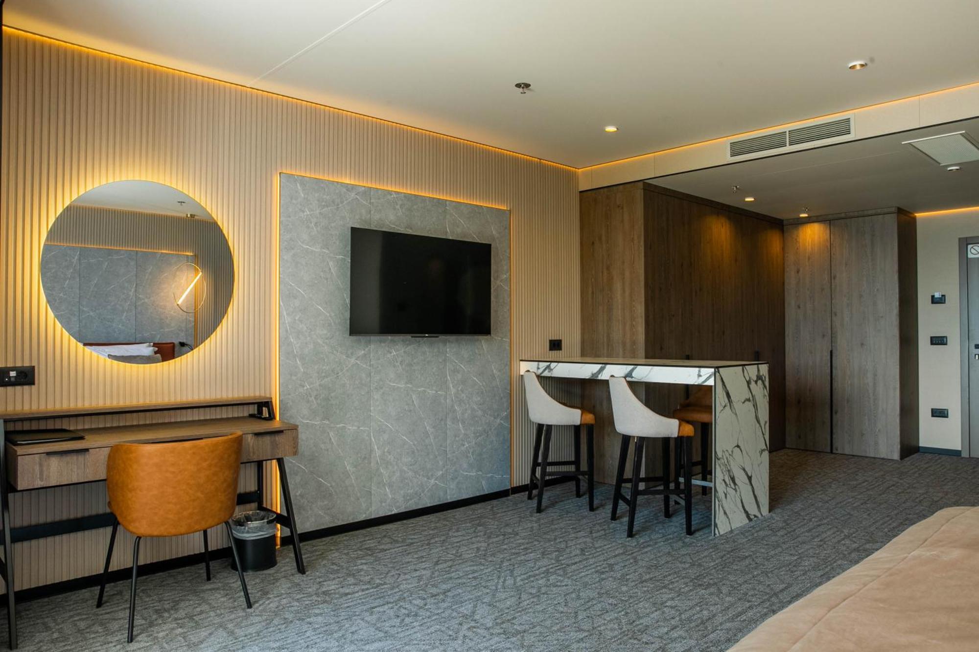 Hotel Medistone Omis Bagian luar foto