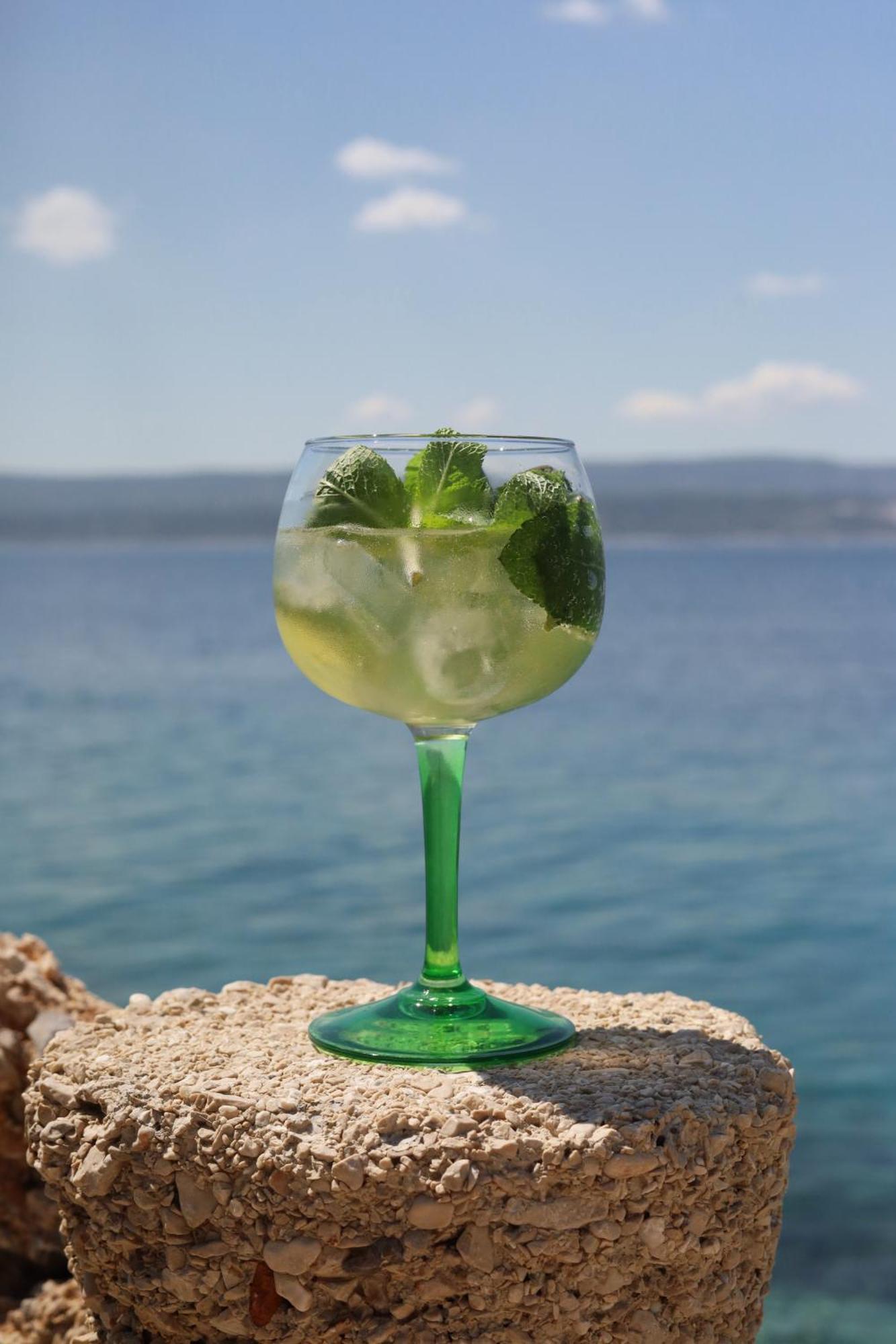 Hotel Medistone Omis Bagian luar foto